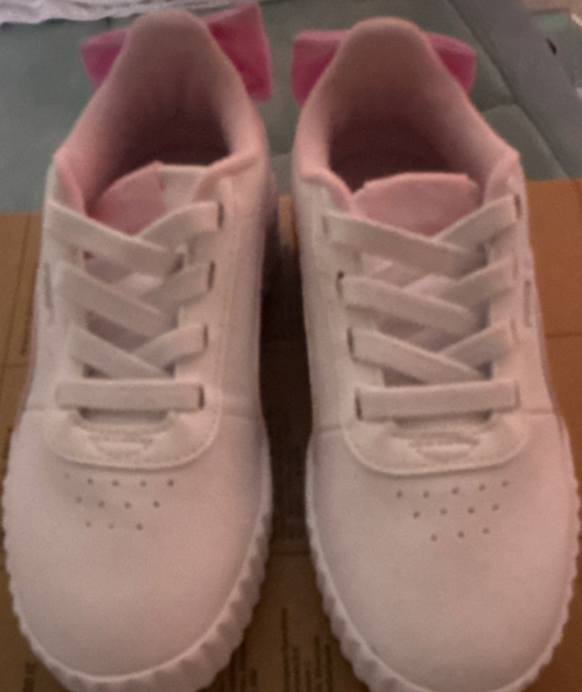 Solid Logo Bow Round Toe Athletic