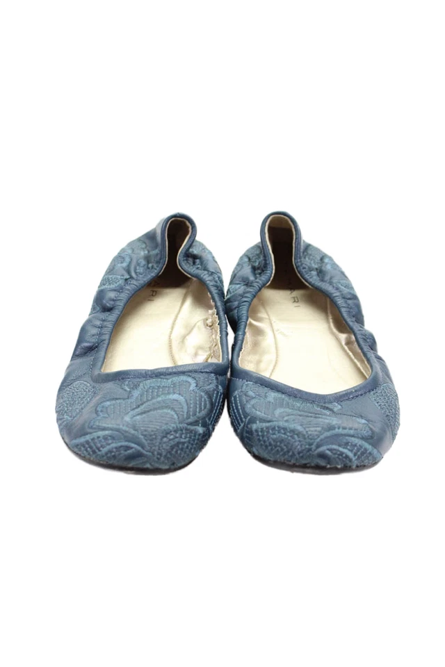 Tahari Mujer Cuero Floral Bordado Sin Cordones Scrunch Pisos Azul Talla 8 Foto 2 de 4