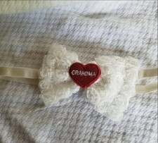 Diadema con lazo floral blanco con patrón de corazón de abuela roja nueva bebé/niño pequeño