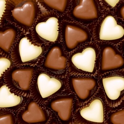 20 Servietten Chocolate Hearts Schokolade Herzen Pralinen Genuss Deko 33x33cm