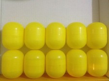 10 leere Mini Maxi Ü-Ei Kapseln Hüllen hellgelb - basteln, Tombola, Hochzeit