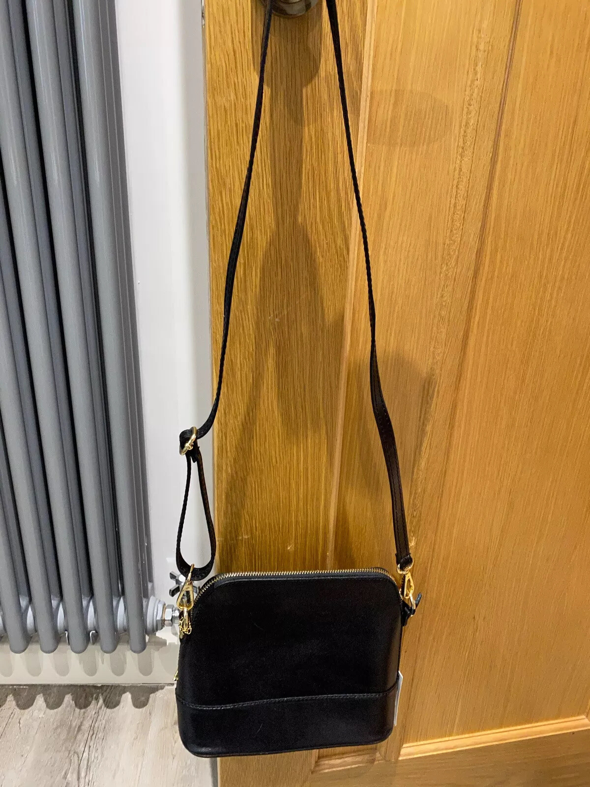 Renata Corsi Black Shoulder Bag Gold Tone Hardware Leather Made in