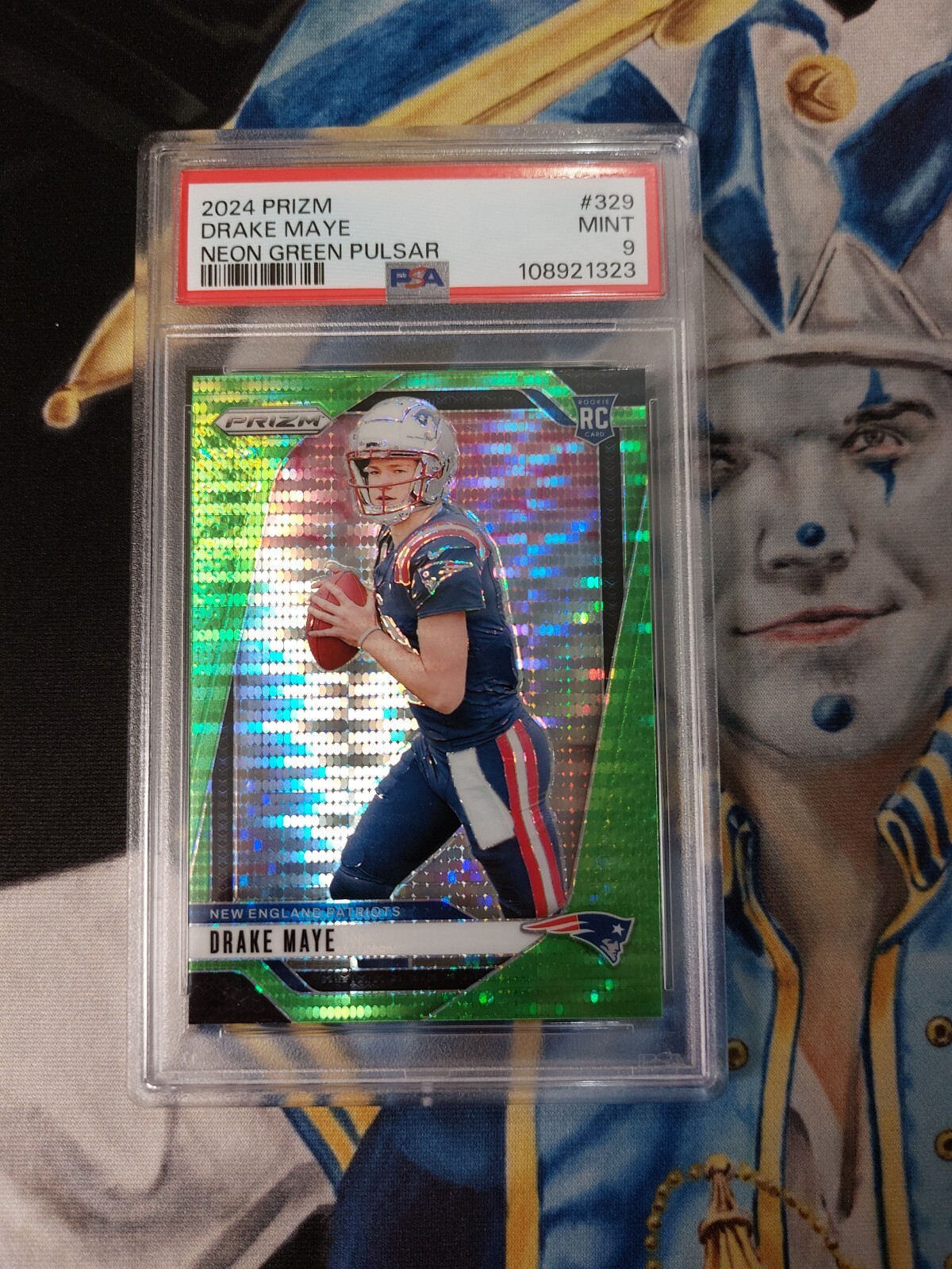 2024 Panini Prizm Drake Maye #329 Neon Green Pulsar Prizm (RC) Patriots PSA 9