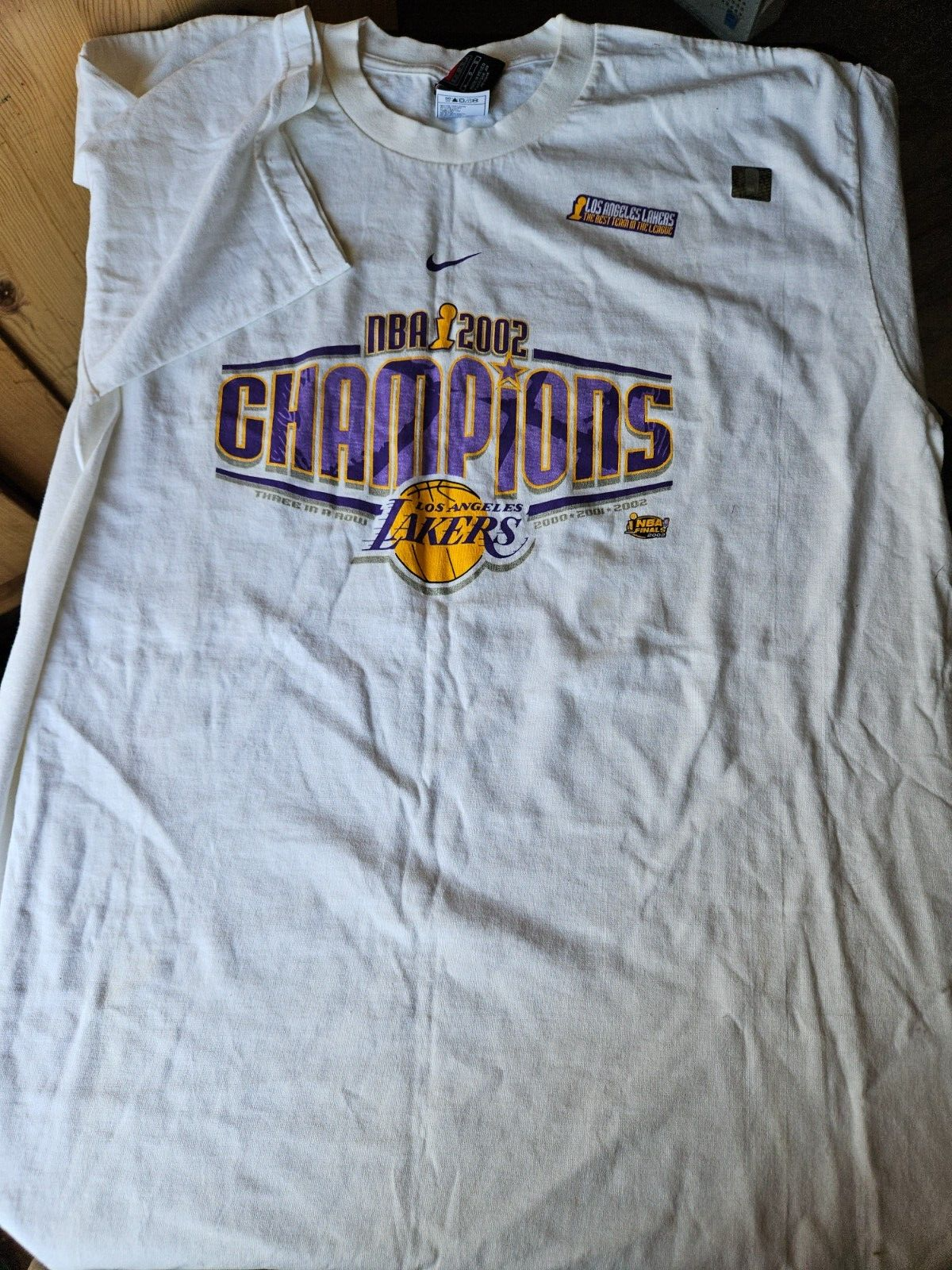 LOS ANGELES LAKERS. CAMPIONI NBA 2002. MAGLIETTA TRE IN FILA SOUVENIR TAGLIA L