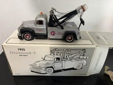 First Gear 19-0009 Diamond-t Tow Truck 134 Scale 1955 Silver New Original. First Gear 19-0009 Diamond-t Tow Truck 134 Scale 1955 Silver New Original.