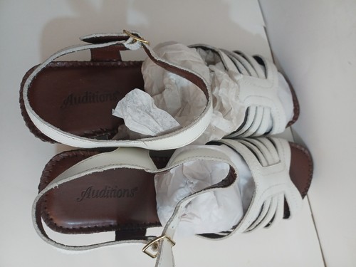 Auditions Women's White Rumba Leather Fisherman Sandals New Size 12 Medium - Picture 7 of 12