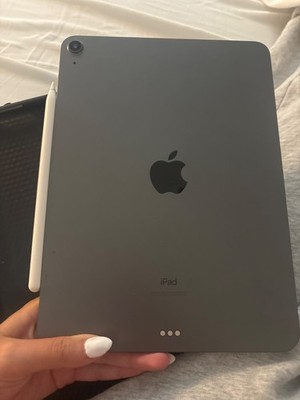 Apple iPad Air 4th Generation (2020) – 64GB – 10.9” – Excellent