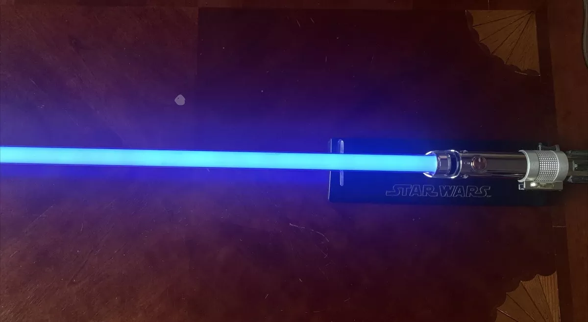 Anakin skywalker force 2024 fx lightsaber collectible