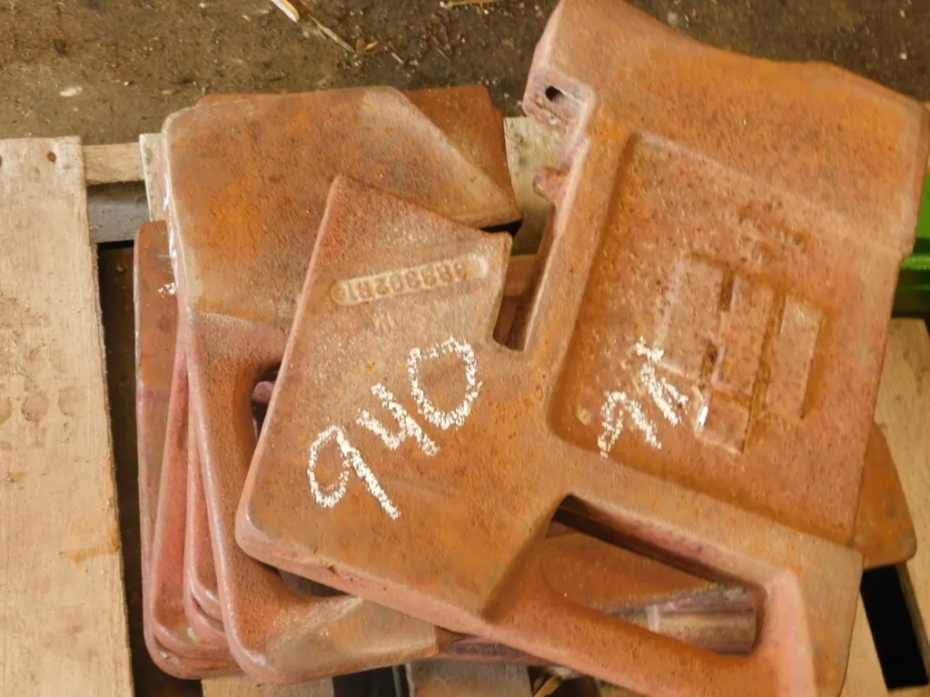 6 International Tractor Suitcase Weights 100 lbs each Tag