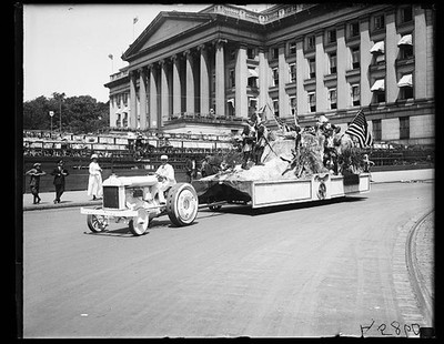 Photo:Washington DC 1920s Shriner Parade float tractor grand building