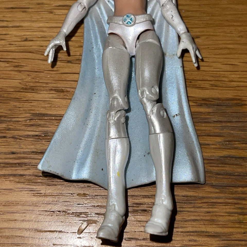 Emma Frost 3.75” Marvel Universe/Infinite Action Figure - Image 4 of 4