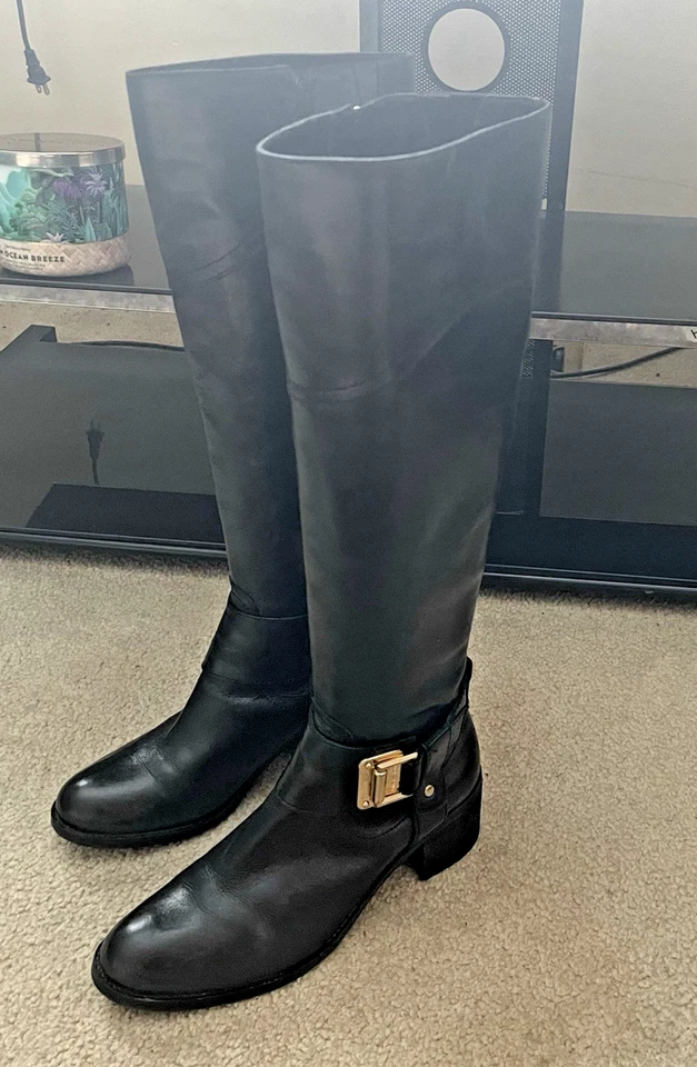 Botas altas Vince Camuto Finella Talla 7,5 M, cuero negro 3458 Foto 2 de 4