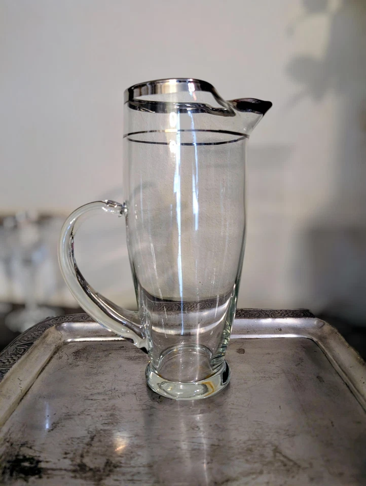 Vajilla moderna Mid-Century, jarra Martini con borde plateado y 6 vasos Martini Foto 4 de 4