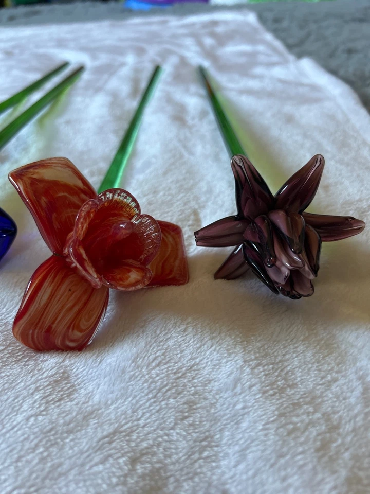 flores de vidrio de tallo largo soplado a mano Foto 2 de 4