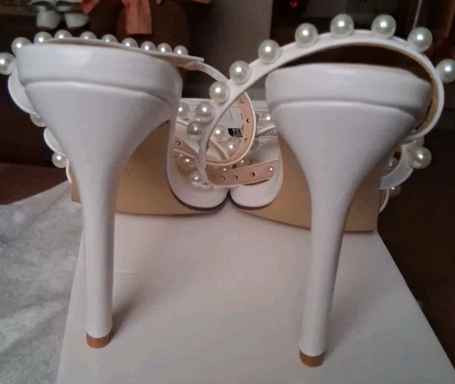 Tacones de mujer sin marca, talla 38 (Us 7.5) blancos, correas con cuentas, envolventes al tobillo Foto 4 de 4
