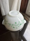 Small Vintage Ivy Green Pattern Pyrex Bowl(bb)