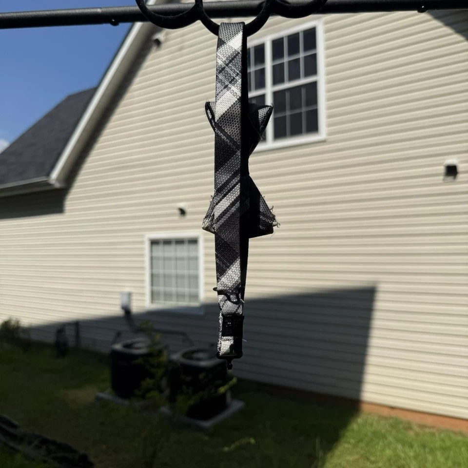 Fácil actualización de estilo: pajarita ajustable a cuadros con vibraciones clásicas y callejeras Foto 2 de 2