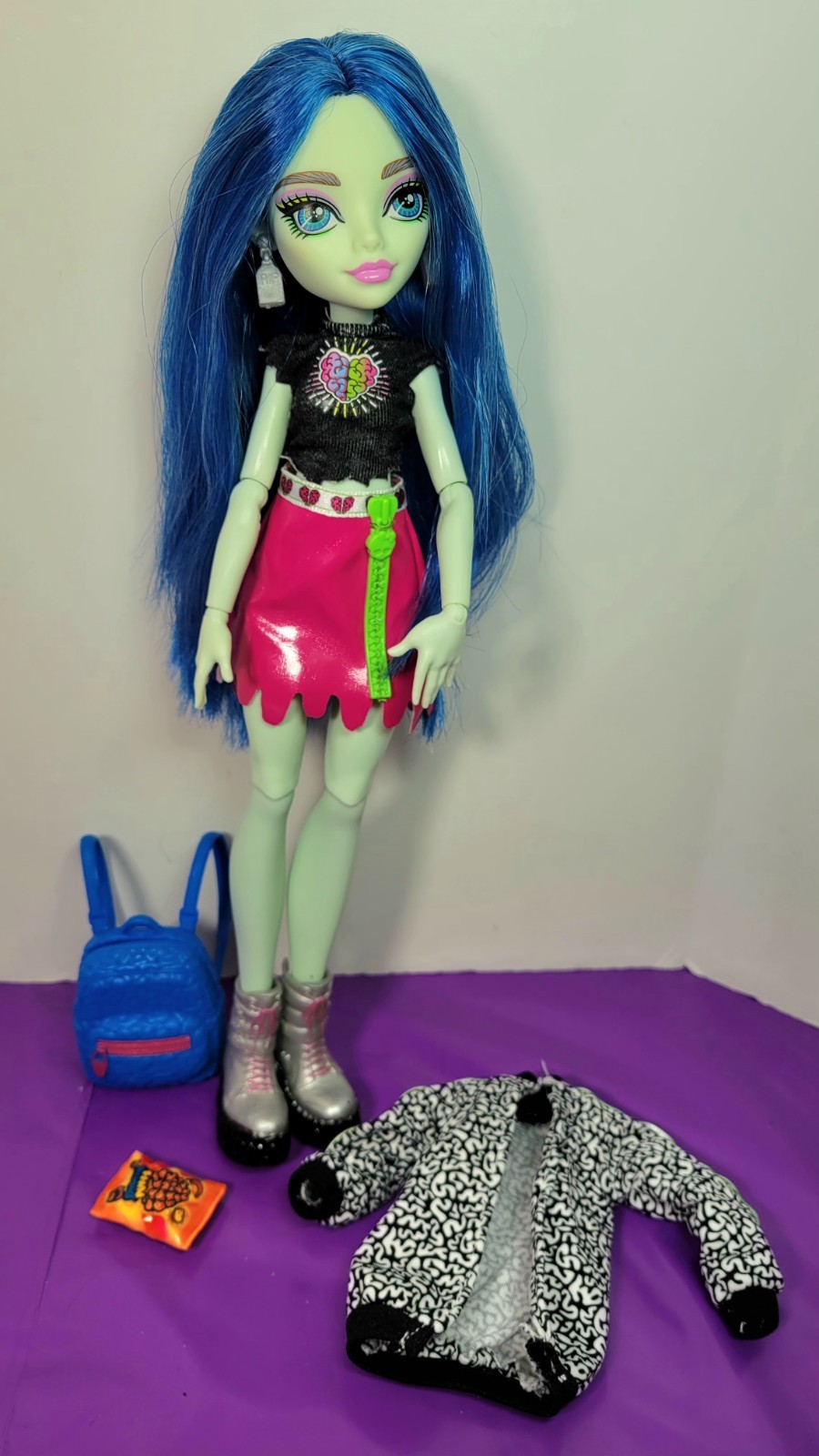 Monster High Ghoulia Yelps 2022 G3 Doll with Accessories