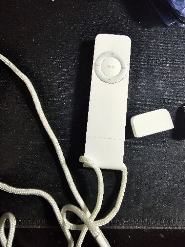 Pacchetto iPod Shuffle 512 MB 1a generazione - 1a generazione bianco testato funzionante - Foto 1 di 3