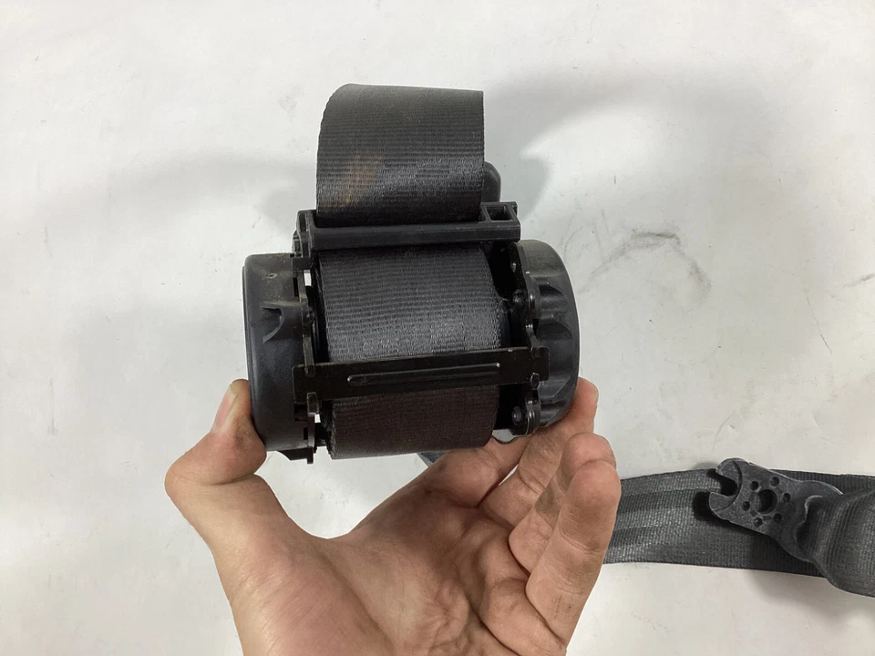 VOLKSWAGEN GTI 2016-2019 cinturón de seguridad trasero izquierdo retractor OEM. Foto 2 de 4