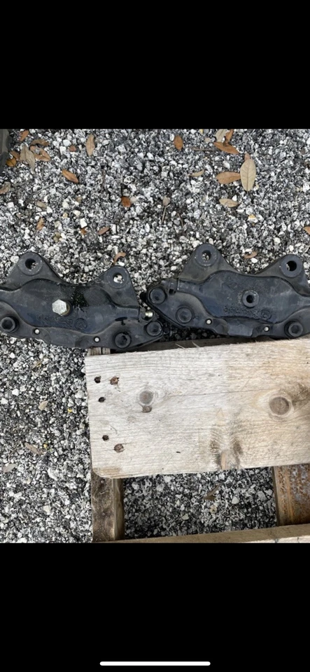 JUEGO DE PINZAS DE FRENO DELANTERAS OEM NEGRO GEN 2 (1996-2002) DODGE VIPER Foto 2 de 2