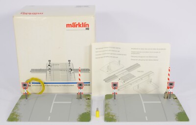 Märklin HO 74920 M GLEIS BAHNÜBERGANG ARBEITSSCHRANKEN & LICHTERKASTEN FAST NEUWERTIG