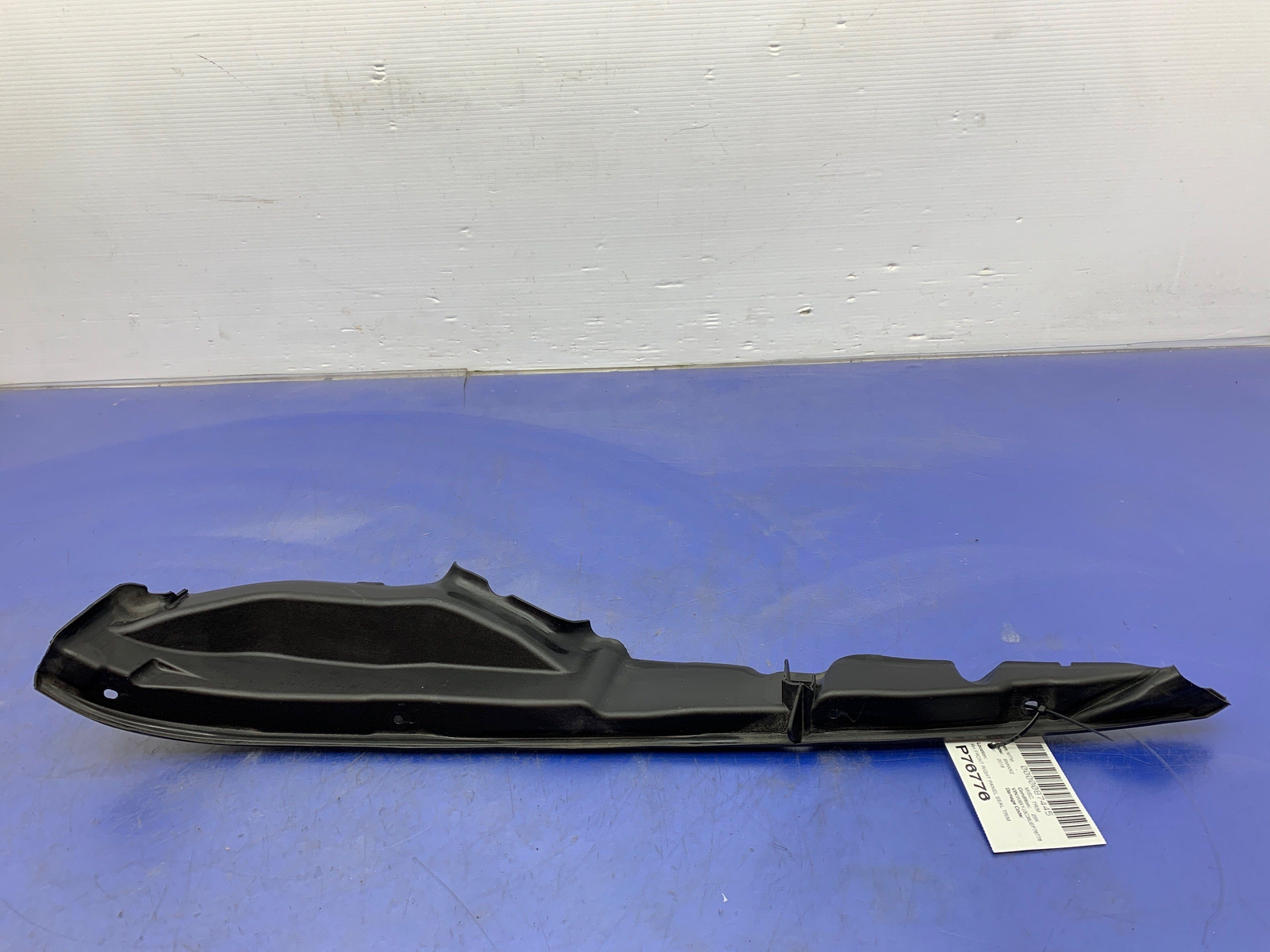 2018 - 2022 BMW X2 OEM RH FRONT RIGHT PANEL SEAL TRIM | BLACK 