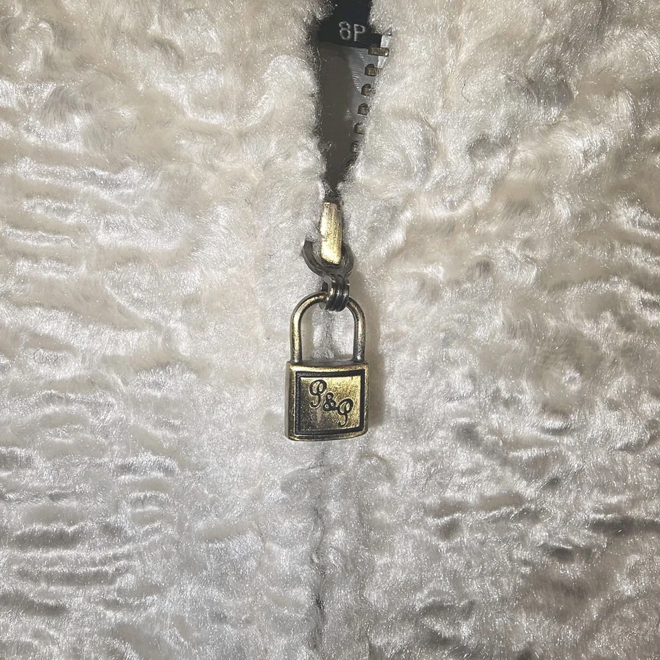 Peck & Peck Vest Womens Sz 8P White/Ivory Full Zip Goldtone Hardware Shimmer  - Image 4 of 4