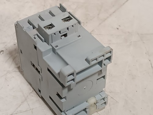 Allen-Bradley 100-C23*10 (ser. C) Contattore, 3 poli, morsetti a vite, bobina 120v - Foto 10 di 10