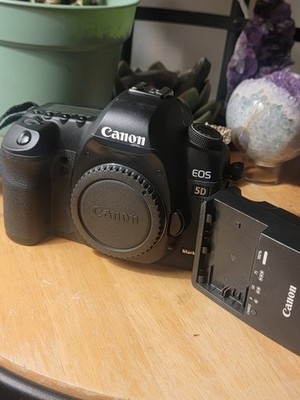 Canon EOS 5D Mark II DSLR Camera Body {21.1MP} with Battery & Charger