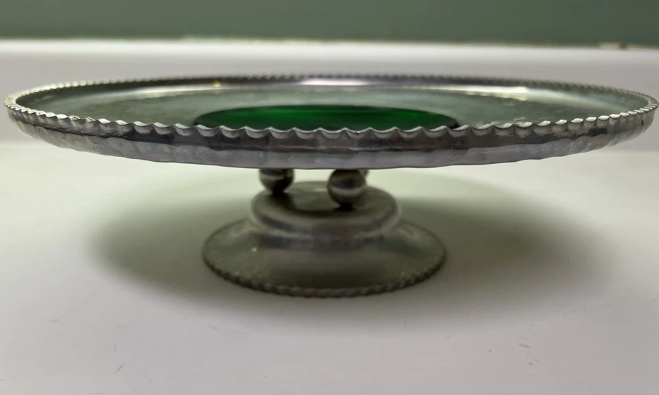 Vintage Rodney Kent 403 Suporte para Bolo de Tulipa de Alumínio Martelado Vidro Verde MCM - Imagem 2 de 4