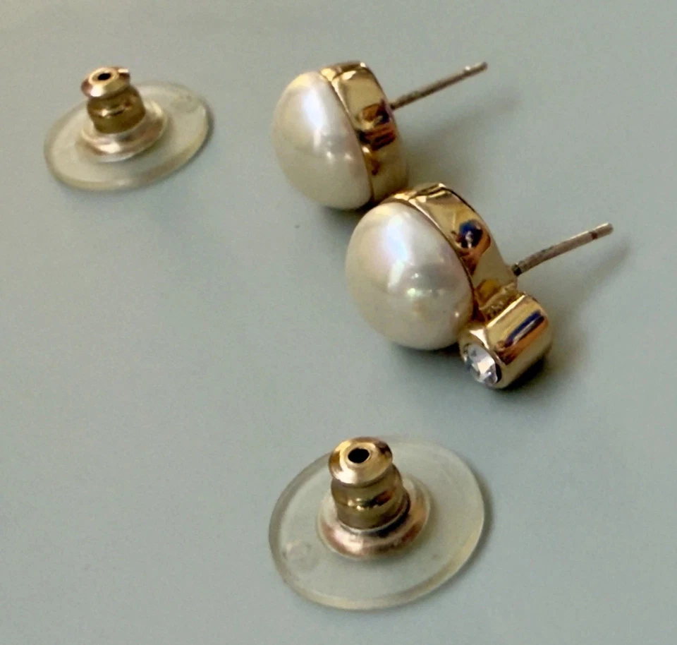 Auténticos Pendientes Christian Dior Resina Blanca Perla y Cristal Tono Dorado-De Colección Foto 2 de 4