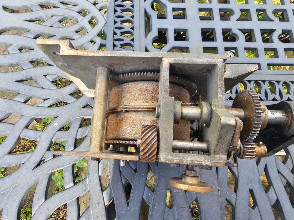 MYSTERY antique clock movement gramophone motor clocking in clock? - Image 2 of 4