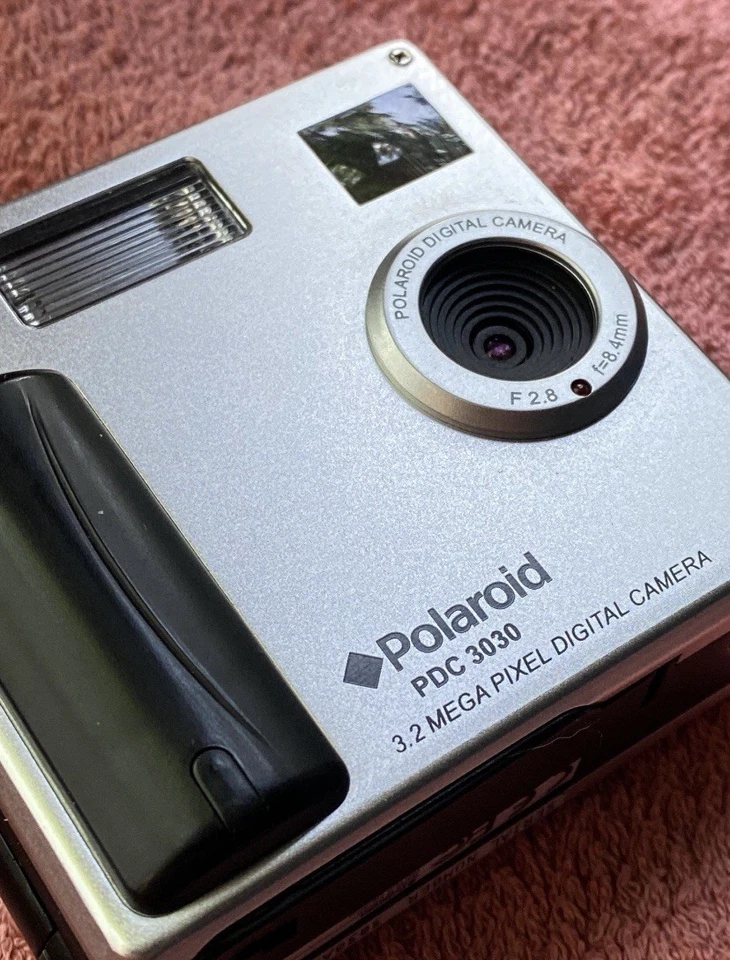 Polaroid PDC 3030 vintage RARE digital camera! Tested & Working! 3.2MP  - Image 2 of 4