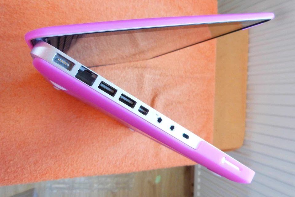 Apple MacBook Pro 2008 l 13 Zoll HD l LINUX Manjaro SSD l 8GB RAM GeForce I DVD! - Bild 3 von 4