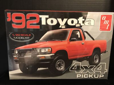 AMT 1425/12  92 TOYOTA 4X4 PICKUP TRUCK MODEL KIT-NIB-1/20 SCALE