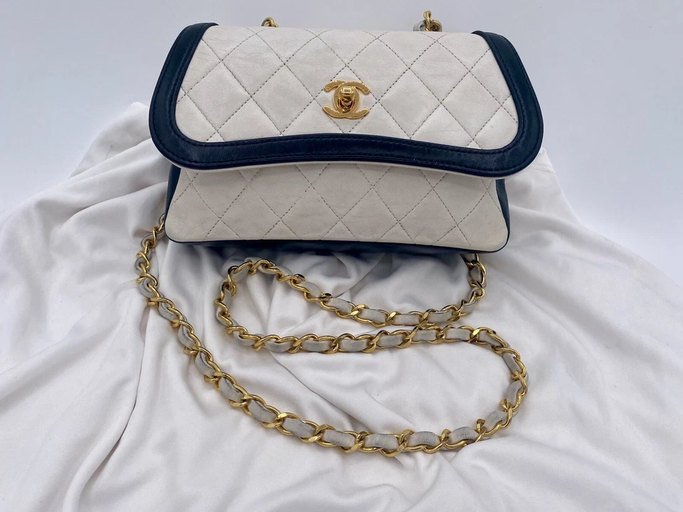 Bolso vintage de piel de cordero Chanel 1989-1991 con solapa única con cadena con regalo de perlas Foto 2 de 4