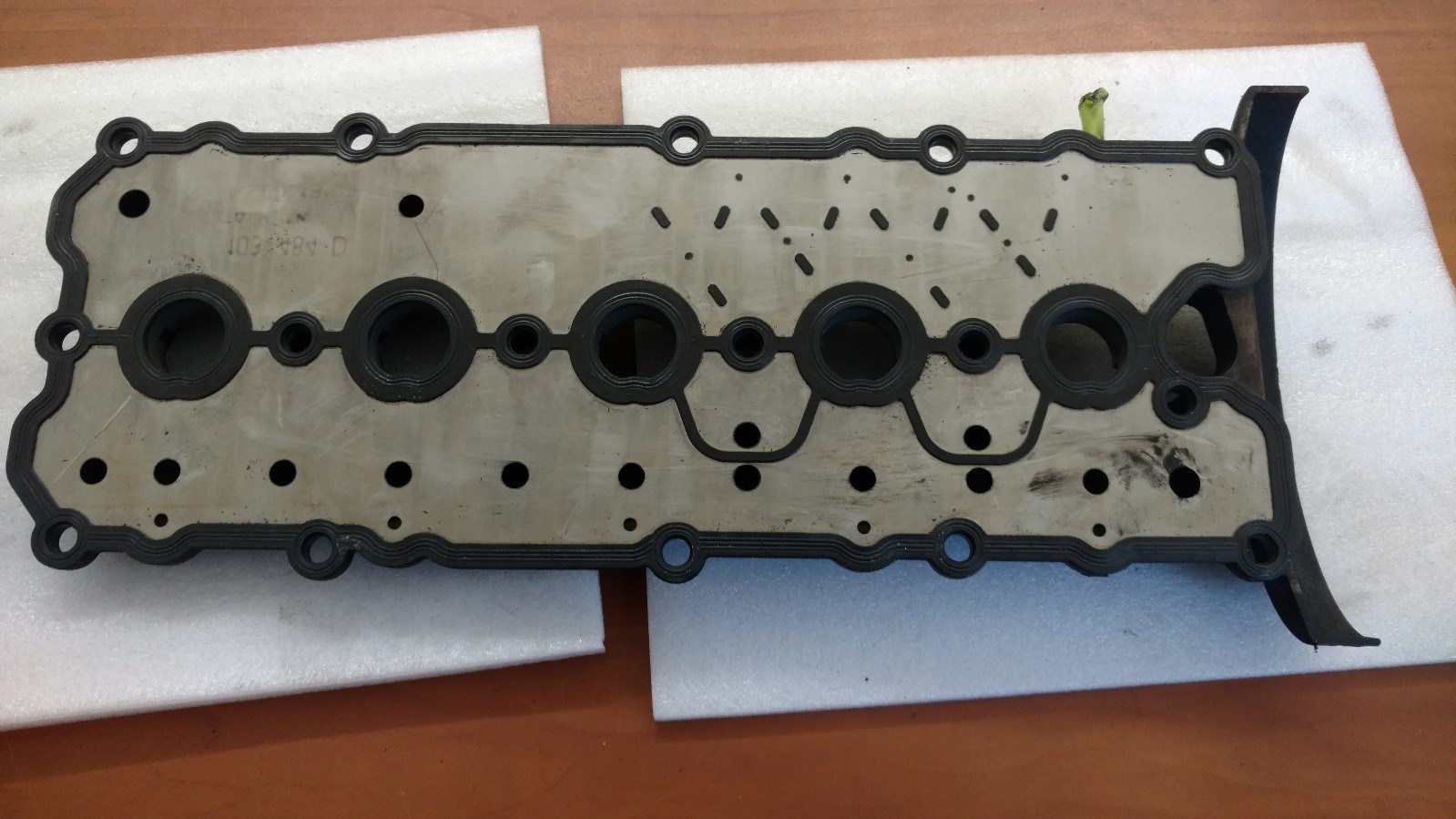 LAMBORGHINI GALLARDO CYLINDER HEAD VALVE COVER OEM 07L103476F