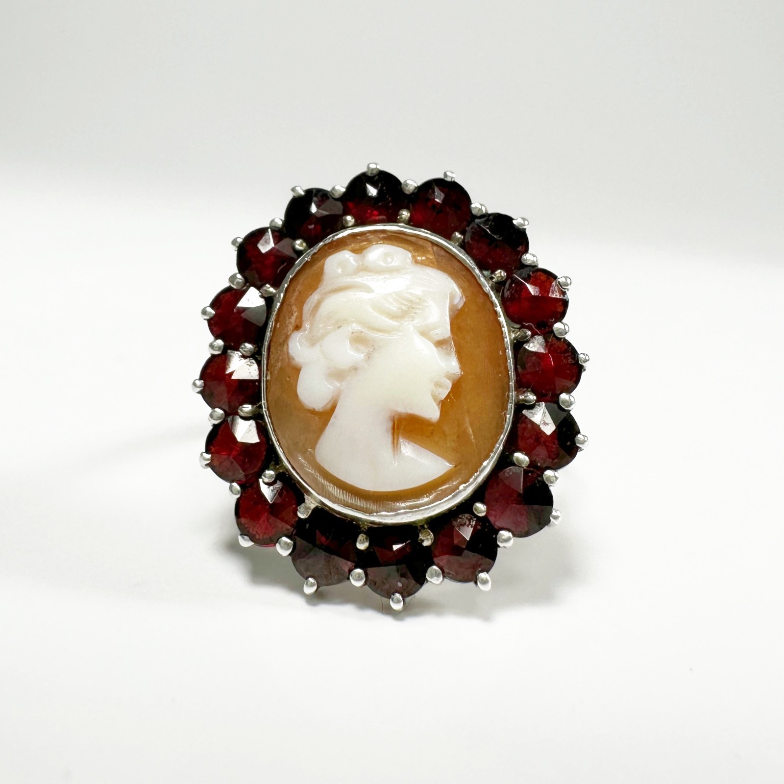 Vintage 18k Gold Garnet Cameo Ring 19th Century Antique