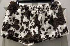New No Boundaries Winter White Cow Plush Shorts. Size XXL 20 .Very Cute And Cozy