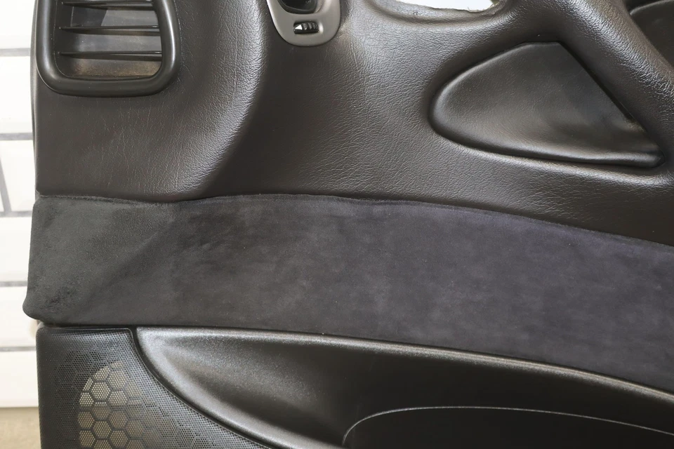 Pontiac GTO 2004-2006 (2 puertas) panel interior de puerta para pasajero derecho Foto 3 de 4