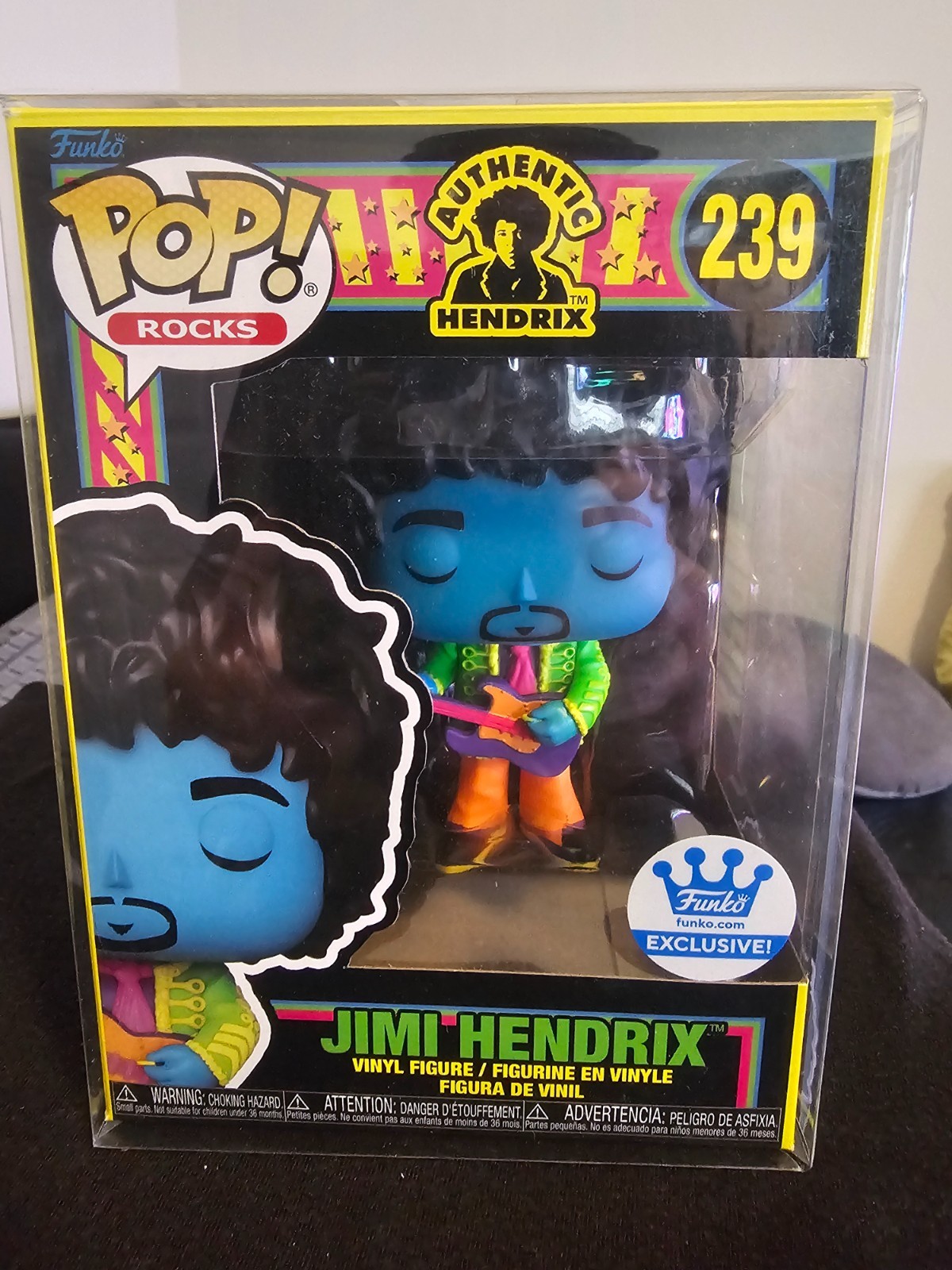 En Oferta Funko Pop! Rocks Jimi Hendrix #239 Blacklight 2021 Funko Exclusive W/Protector