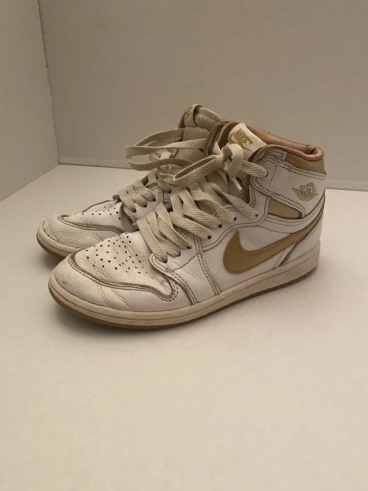 Jordan 1 Retro Alto OG Metálico Dorado PS Talla 2.5Y Juvenil Oro Blanco FD2597-107 Foto 2 de 4