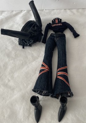 Bratz PnP Cloe Full Outfit London Top Union Jack Jeans Stiefel & Jacke