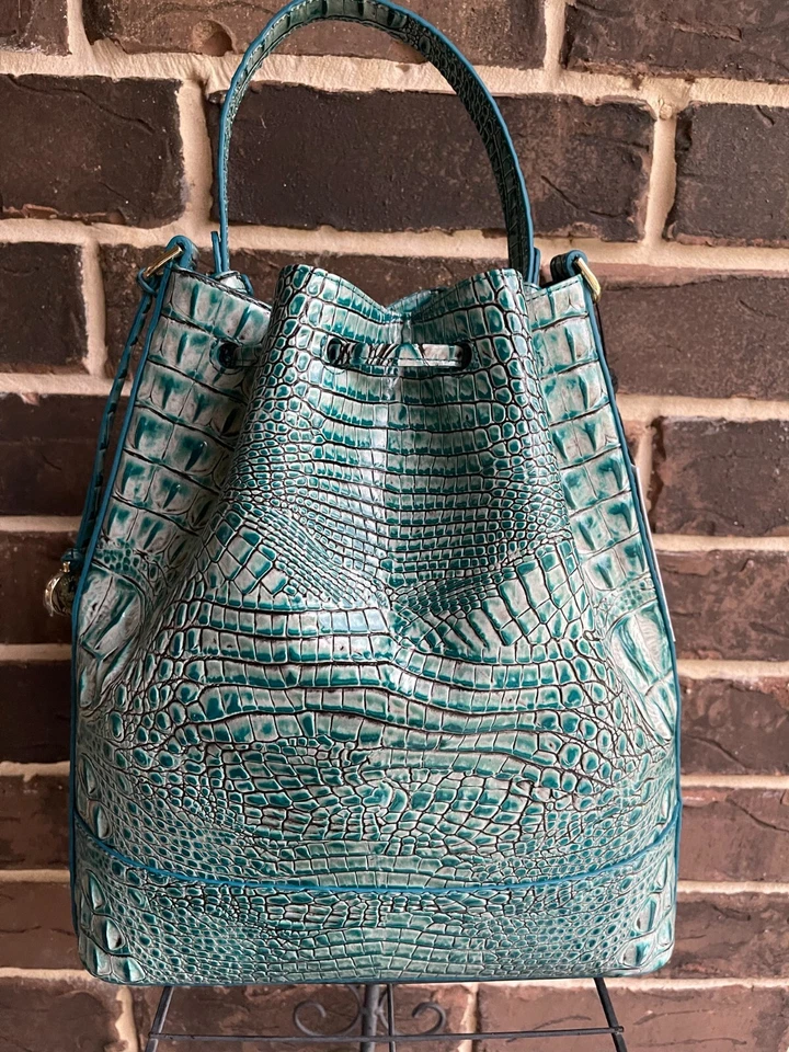 NUEVO CON ETIQUETAS $325 Bolso de Hombro Brahmin Marlowe Azul Mineral MELBOURNE Cordón Cubo Foto 3 de 4