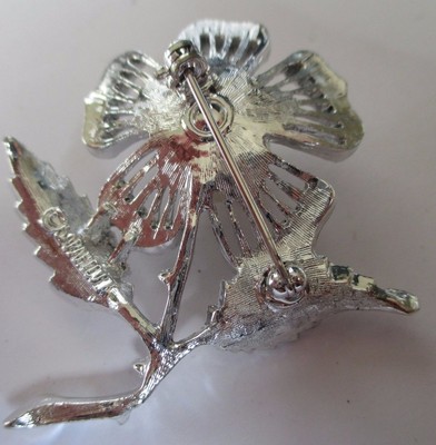 Broche Ancienne Vintage Fleur Avec Marcassites Et Perle - Couleur Argenté, état Parfait