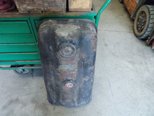 Машина tank 600