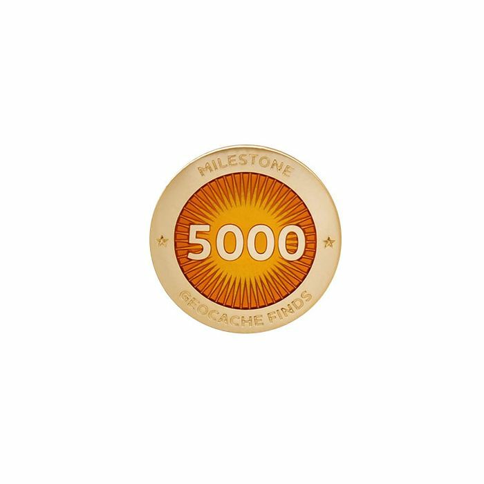 Pin's Geocaching 3000 Finds - Épinglette De Milestone - Groundspeak (Neuf)