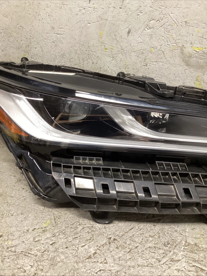 FARO DERECHO PASAJERO TOYOTA VENZA 2021-2024 PROYECTOR OEM Foto 3 de 4