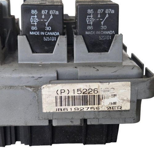 2003 - 2007 Chevrolet Express GMC Savana Fuse Relay Junction 15226192 OEM - Picture 2 of 14